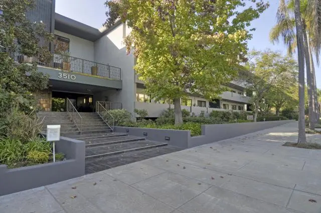 La Casa Flores Hillcrest Apartments in San Diego Entrance